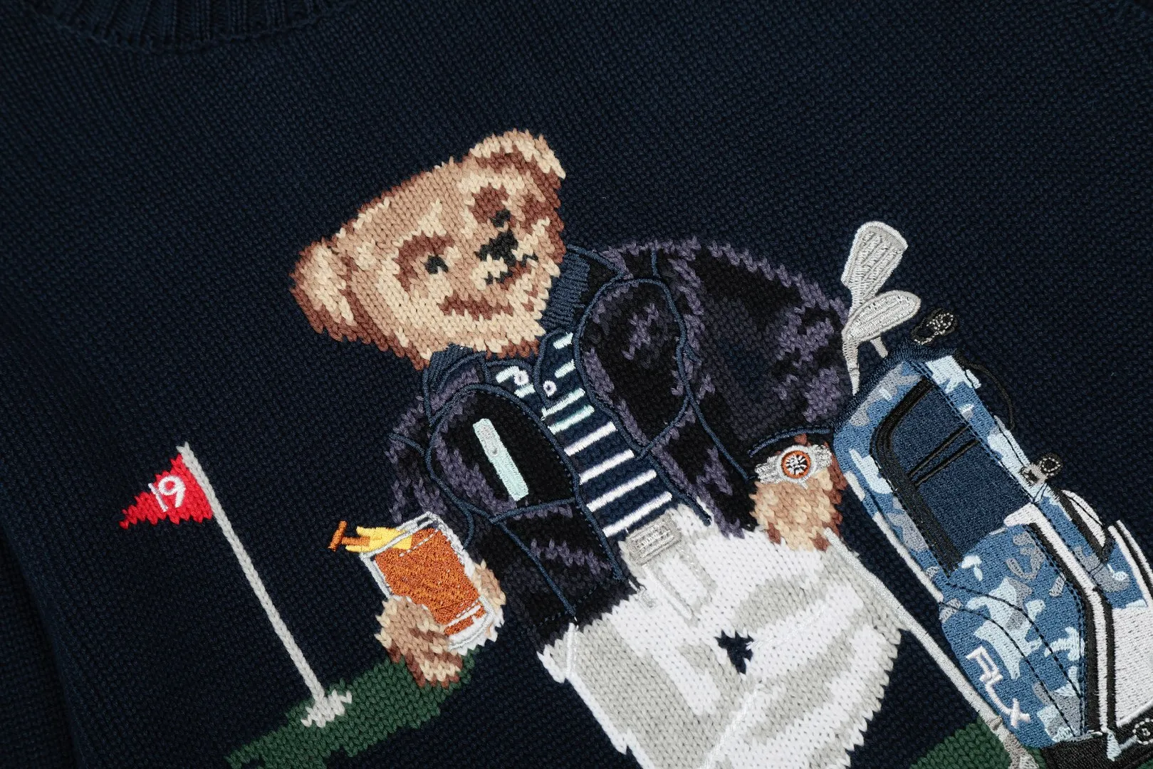 P470 Top quality" Style number: DS880# (not off the shelves all year round) [Ralph Lauren heavy industry bear golf autumn and winter couples knitted crew neck sweater] ✅Ralph Lauren Ralph Lauren classic basic bear heavy craftsman knitted sweater for men and women couples ✅Main supplier platform live broadcast wholesale entity out of stock will be replenished not removed from the shelves ✅ZP quality 1:1 version can scan the code to enter the GF website counter quality ✅detailed quality is the only one in Guangzhou Imported quality cotton yarn Focus on high-end, cost-effective, and good quality. Needless to say, the version is restored to the original version. The maximum size can be worn up to 190 pounds. Loose, comfortable and stress-free. ✅The upper body is simple and easy to match. A must-have for men. Good-looking clothes are never picky. A must-have for couples. Recommended for wardrobe. Size: S-XL Color: Navy